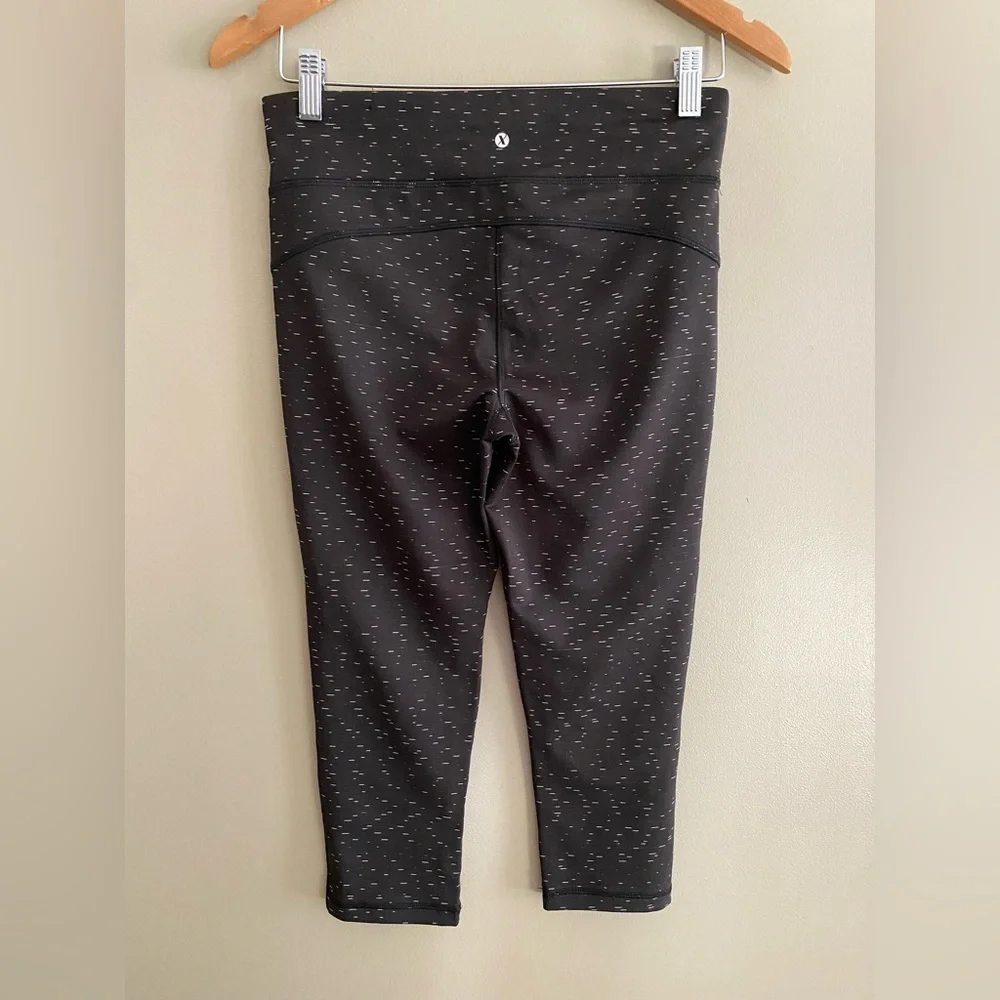 Xersion: Black Forted Capris Leggings with Brushed White Detail